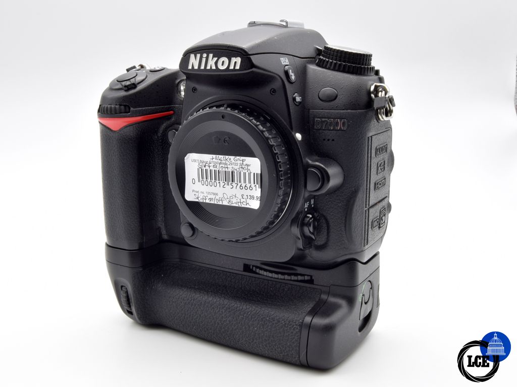Nikon D7000 + Meike Battery Grip (29,722 Shutter Count) 