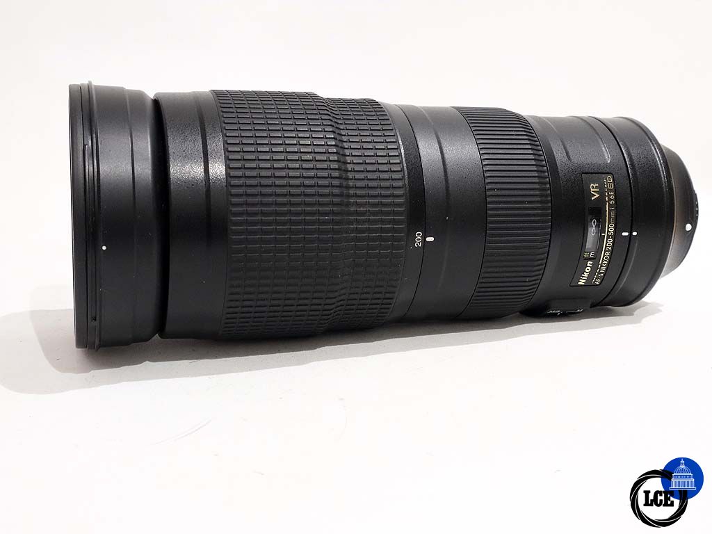 Nikon AF-S 200-500mm f5.6 ED VR Nikon AF-S 200-500mm f5.6 ED VR