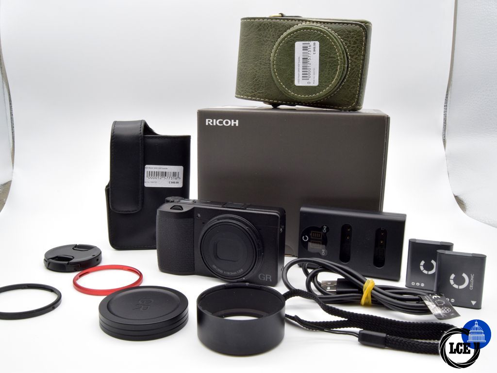 Ricoh GR III HDF Bundle
