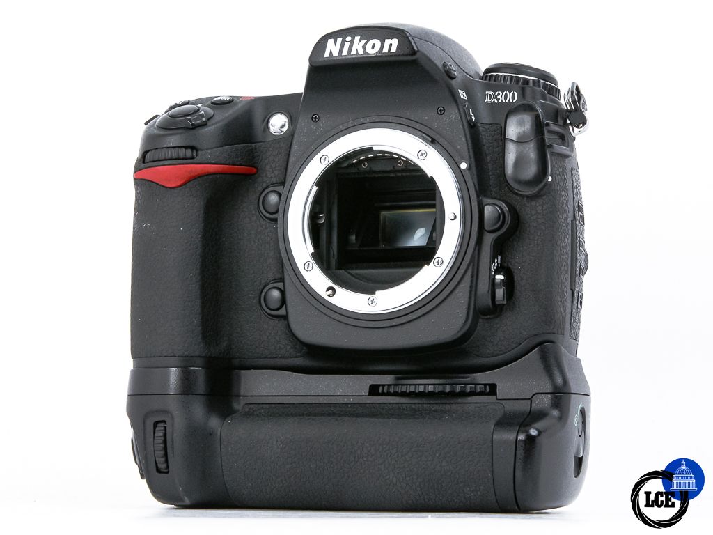 Nikon D300 + MB-D10 **8k Shutter Count** Nikon D300 + MB-D10 **8k Shutter Count**
