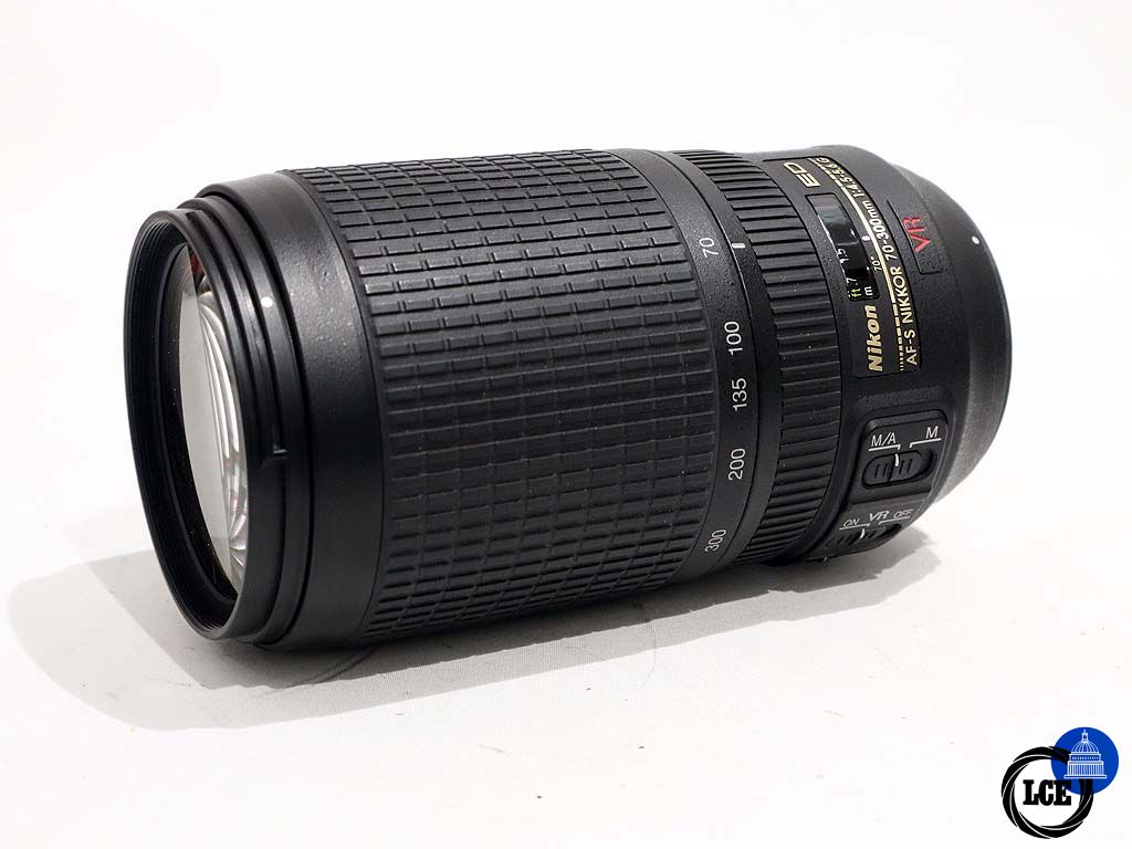 Nikon AF-S 70-300mm f4.5-5.6 G VR Nikon AF-S 70-300mm f4.5-5.6 G VR
