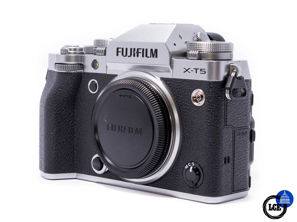FujiFilm X-T5 Body Silver + Dual Battery Charger *Boxed*