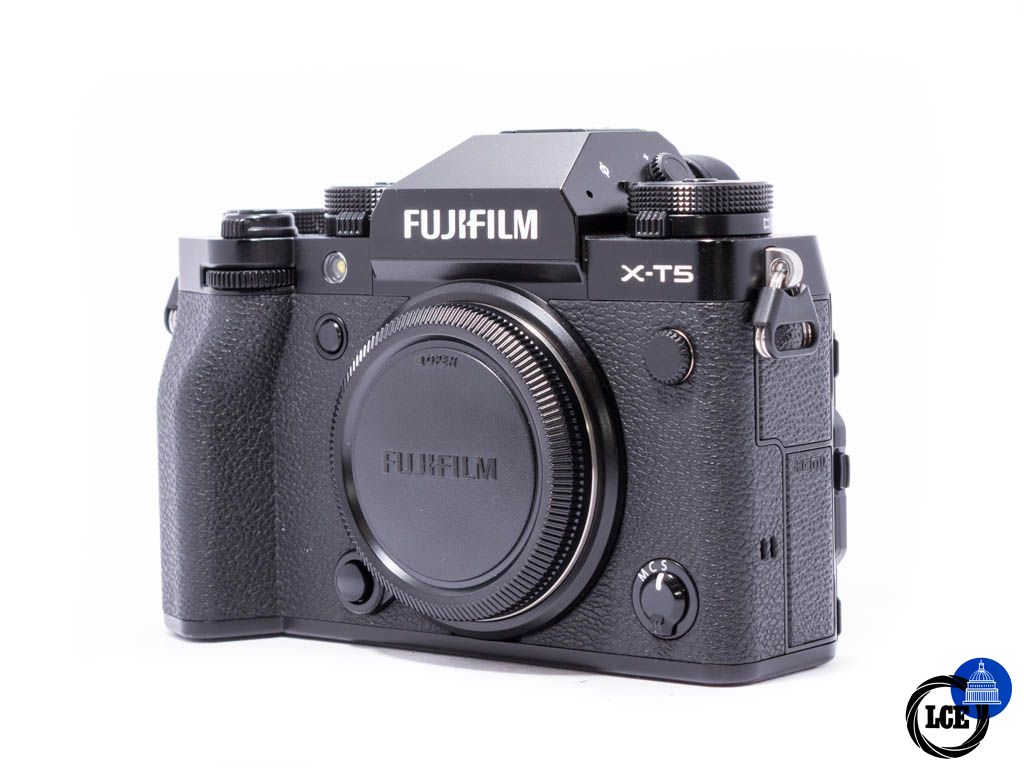FujiFilm X-T5 Body Black *Low shutter count* *Boxed*