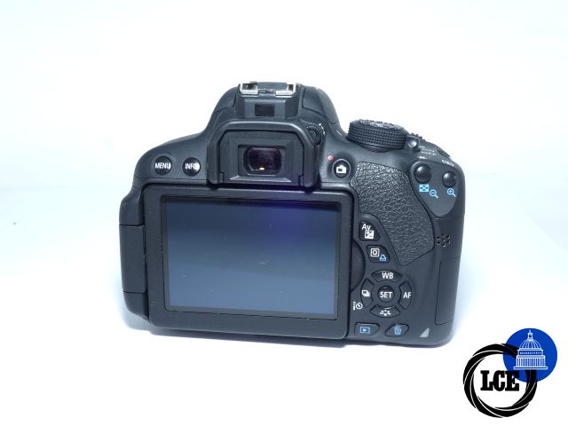 Canon EOS 700D + 18-55mm