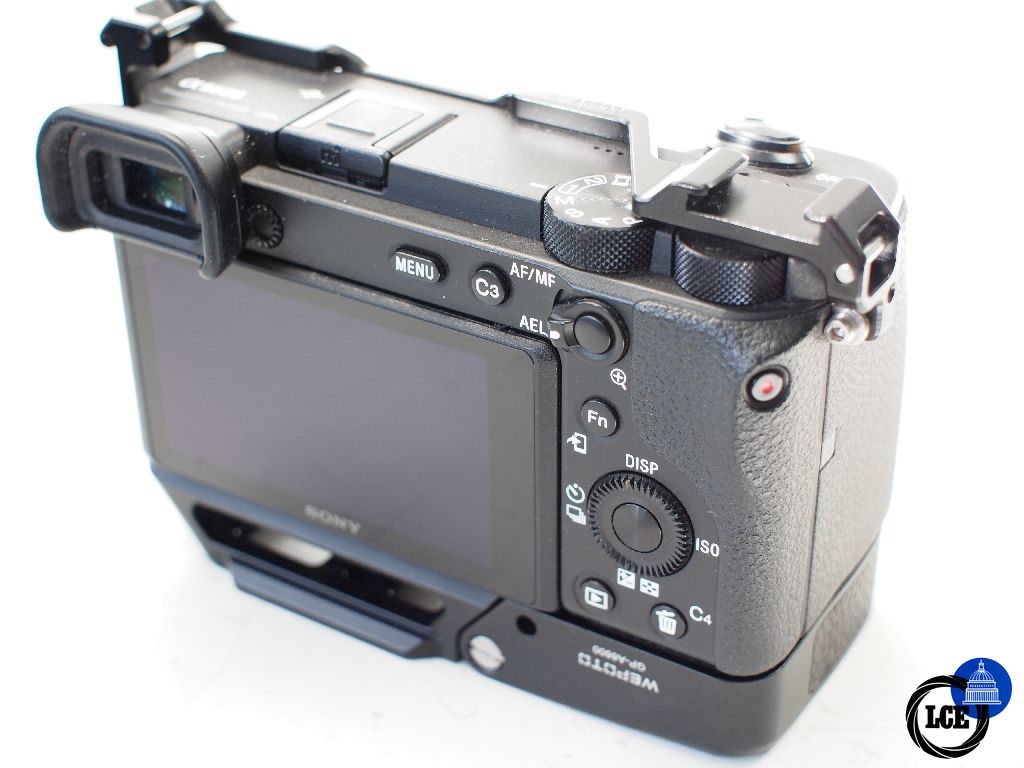 Sony A6600 with WEPOTO grip