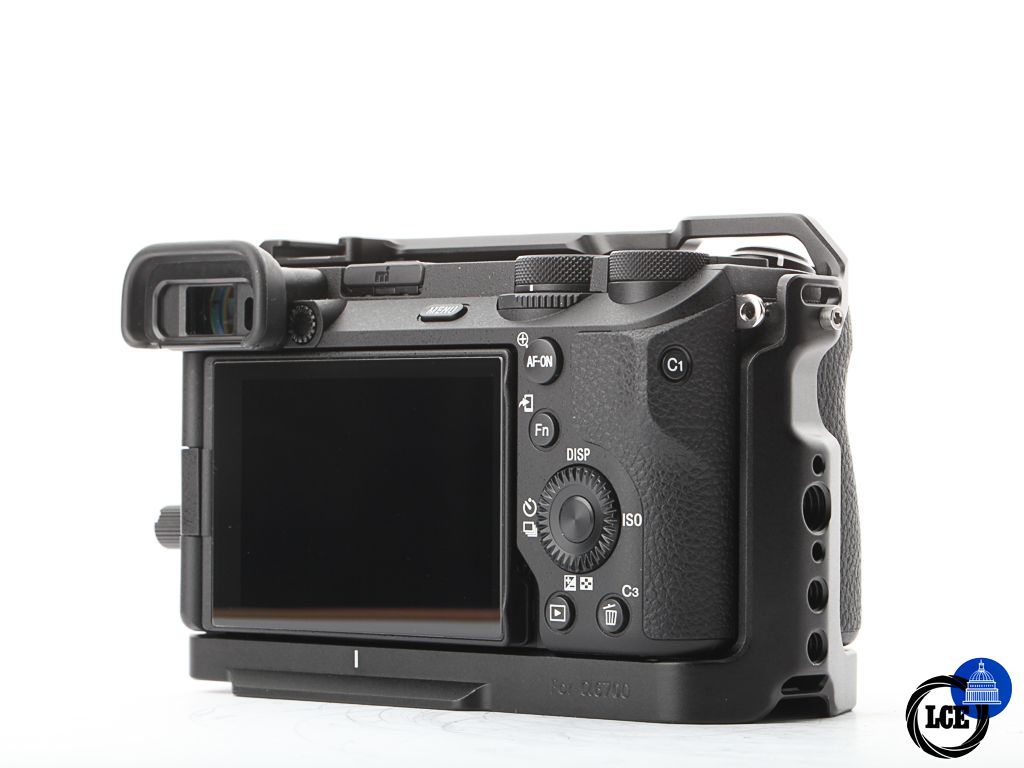 Sony A6700 + 16-50mm + Cage | 10113441