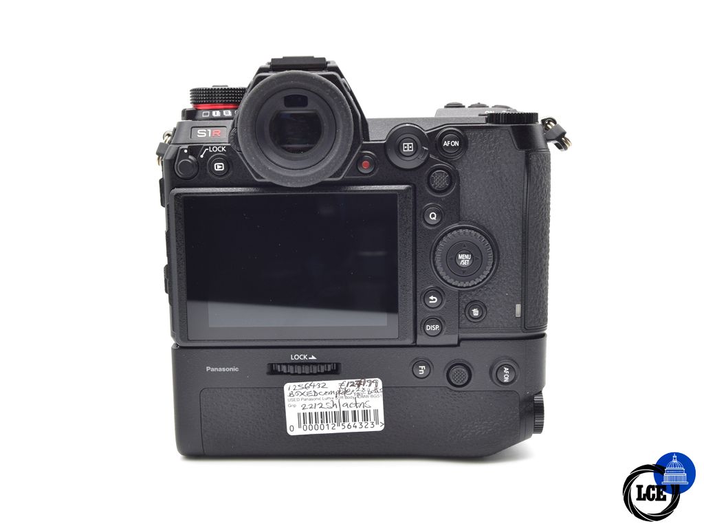 Panasonic Lumix S1R Body + DMW-BGS1 (2212 Shutter Actuations)