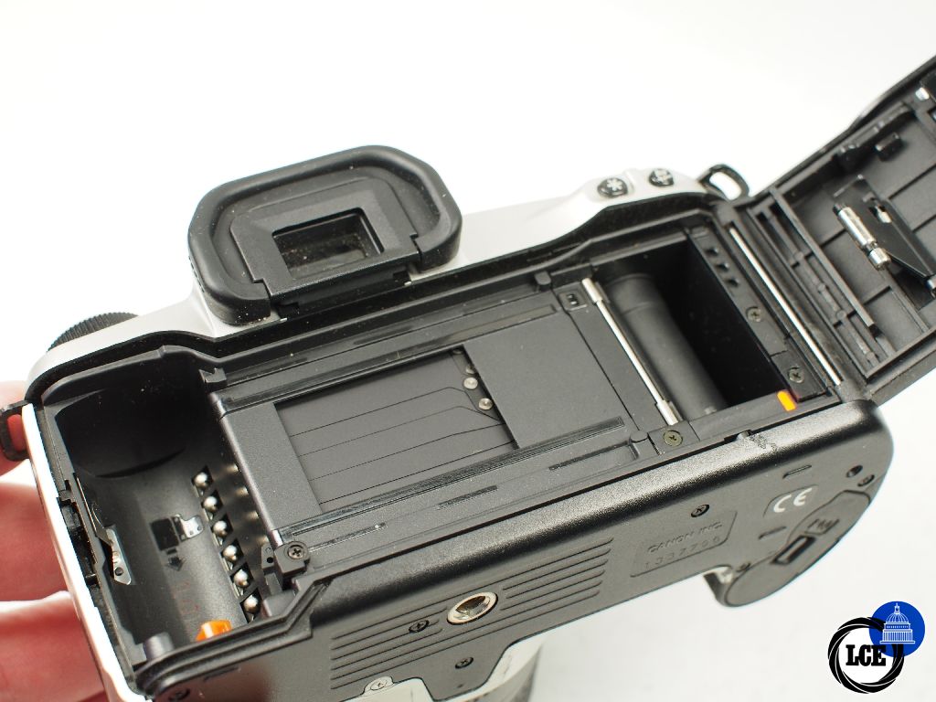Canon EOS 500n with 35-80mm EF