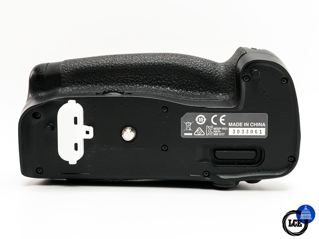 Nikon MB-D17 Battery Grip * BOXED *