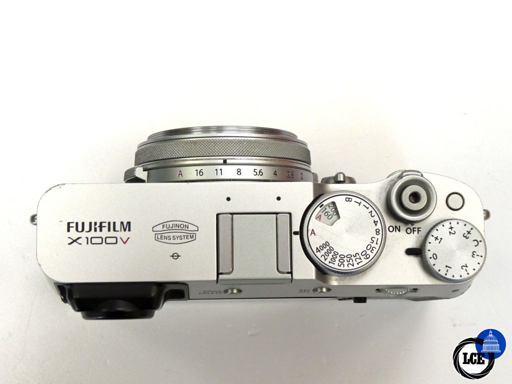 FujiFilm X100 V silver