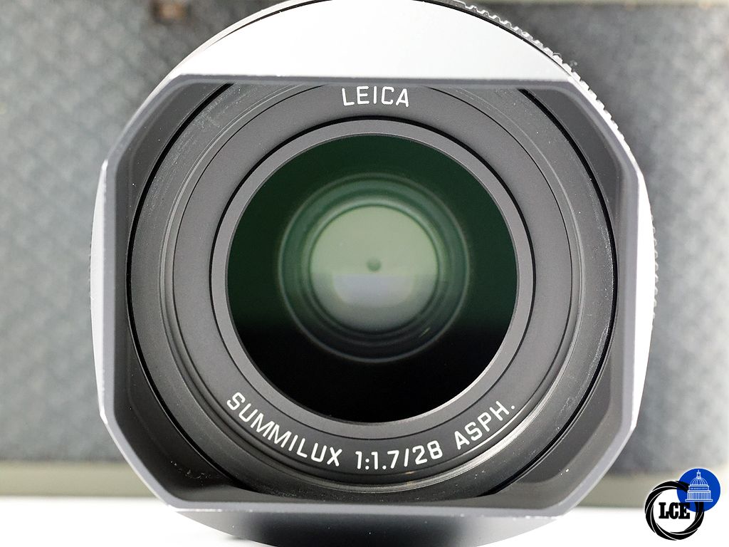 Leica Q2 Reporter