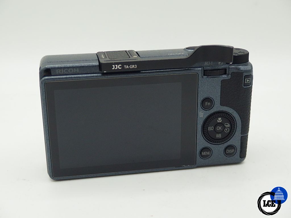 Ricoh GRIIIX Urban Edition. 