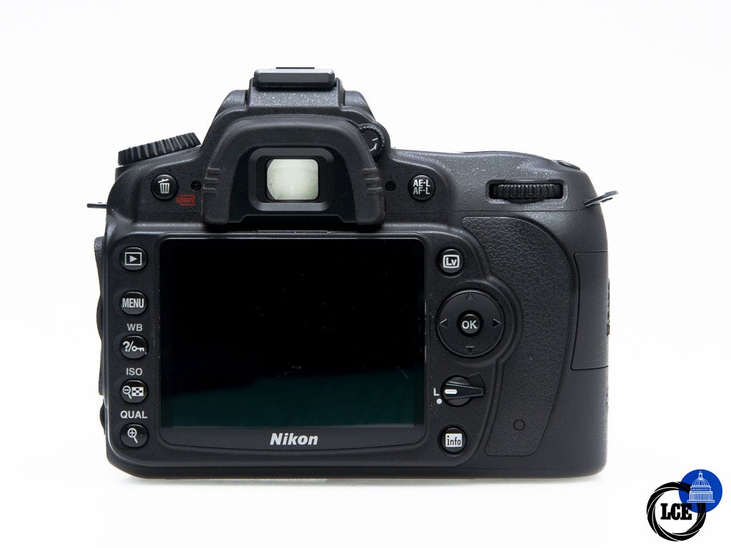 Nikon D90 + AF-S 18-105mm f/3.5-5.6 DX ED VR
