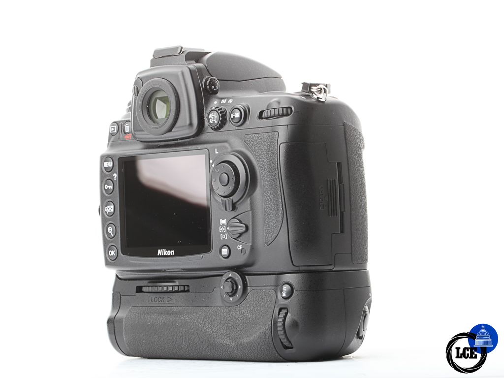 Nikon D700 + MB-D10 | 10113959