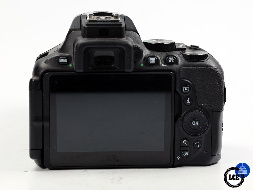Nikon D5600 +18-55mm f/3.5-5.6G VR 
