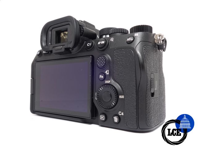 Sony A7 IV BODY *** only 8000 shots***