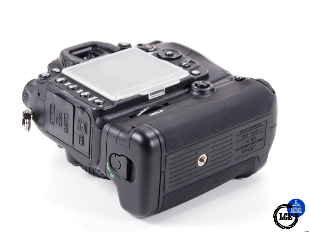 Nikon D7000 & Grip