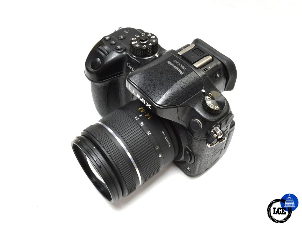 Panasonic GH4 + 14-42mm F3.5-5.6