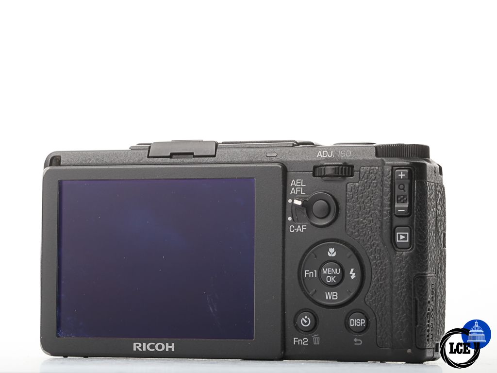 Ricoh GR II + Hood + 0.75x Wide Angle Adapter | 10114141