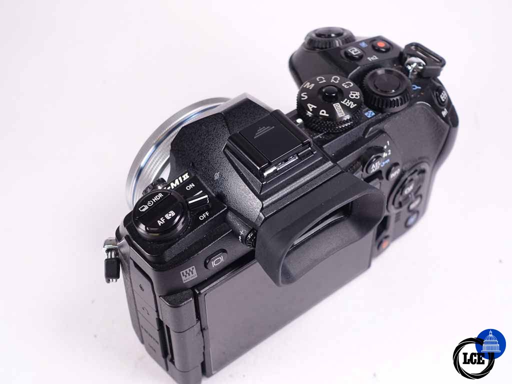 Olympus OM-D EM-1 Mark ii & 14-42mm M.Zuiko Lens