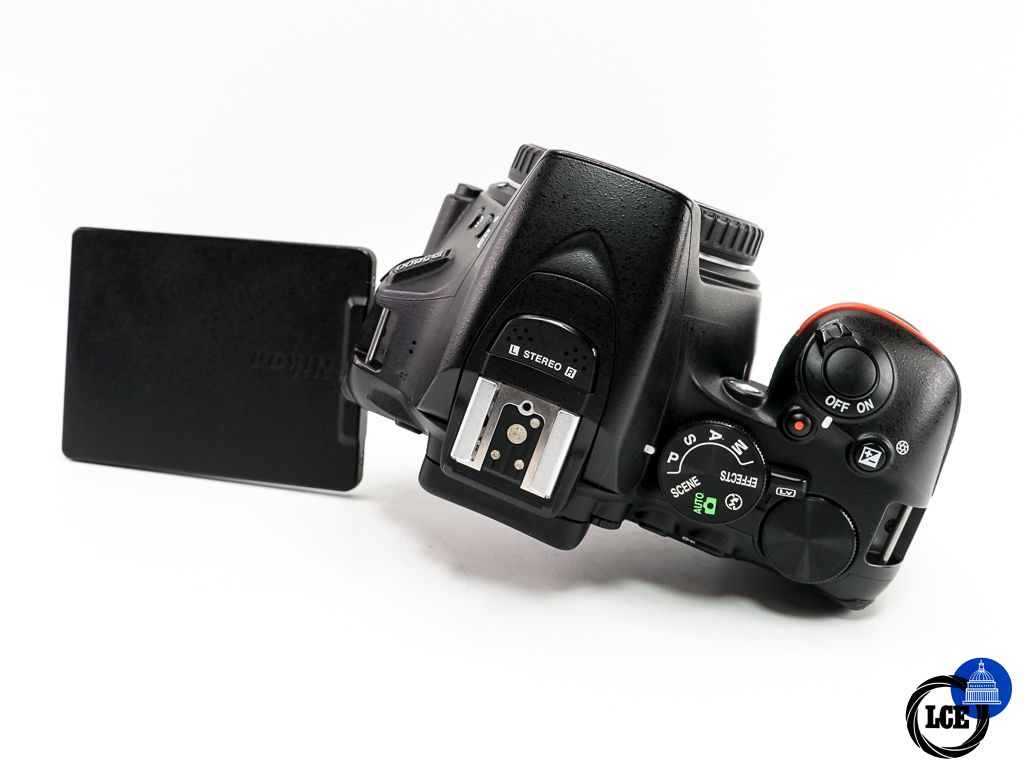 Nikon D5600 Body * BOXED *