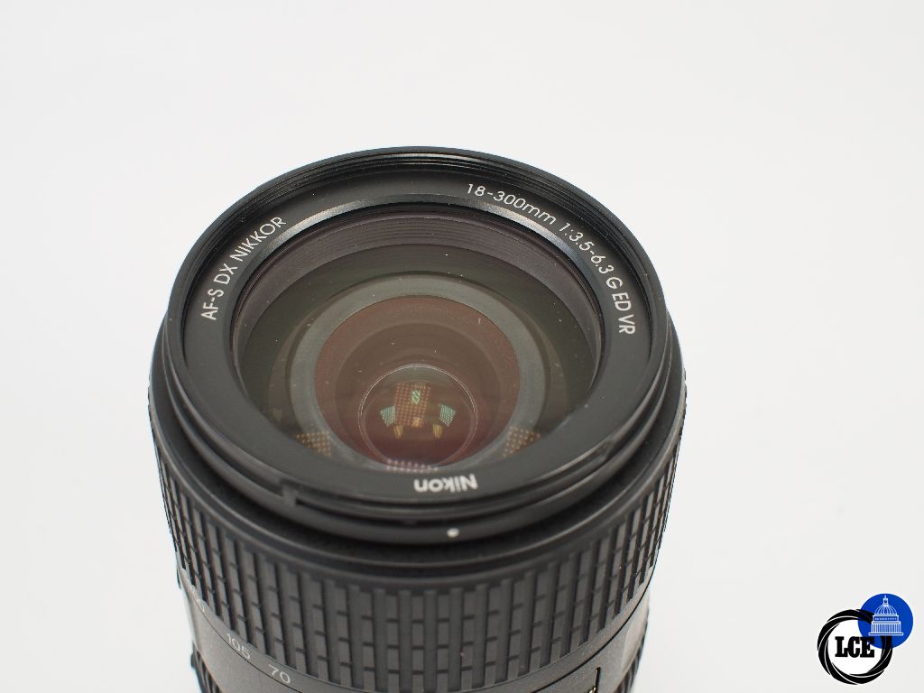 Nikon DX 18-300mm F3.5-5.6 VR