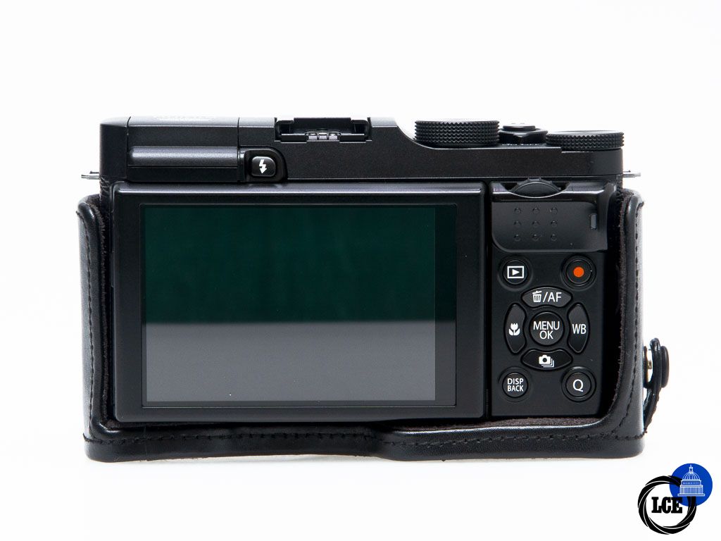 FujiFilm X-M1 Body + Fujifilm Leather Halfcase