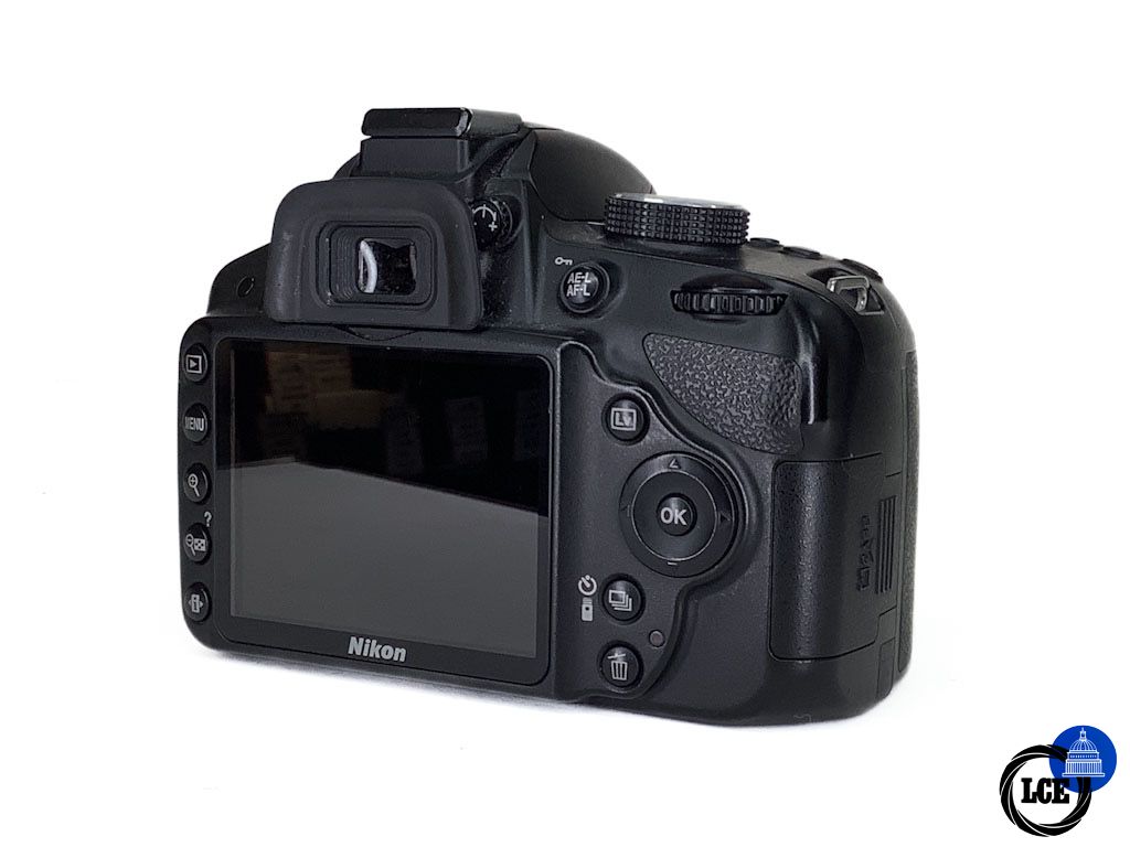 Nikon D3200 + AF-S 18-55mm VR II