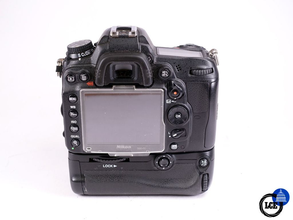 Nikon D7000 Body + Grip