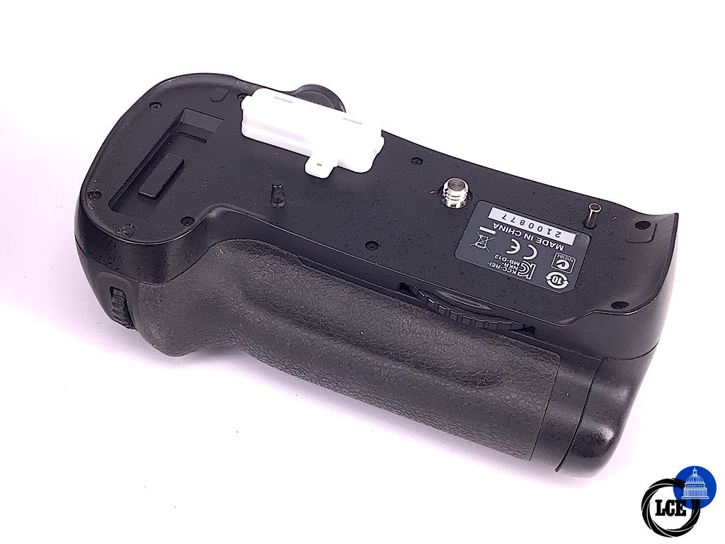 Nikon MB-D12 vertical power battery grip for D800 &. D810