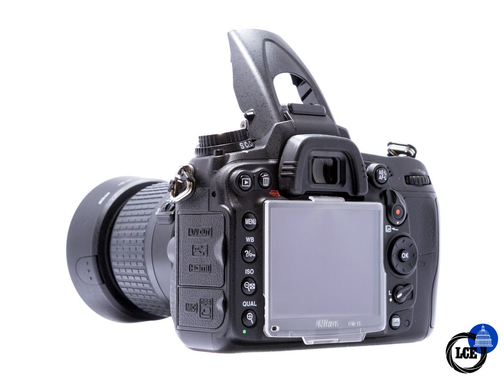 Nikon D7000 + AF-S 18-55mm f3.5-5.6 G ED DX *Low shutter count*