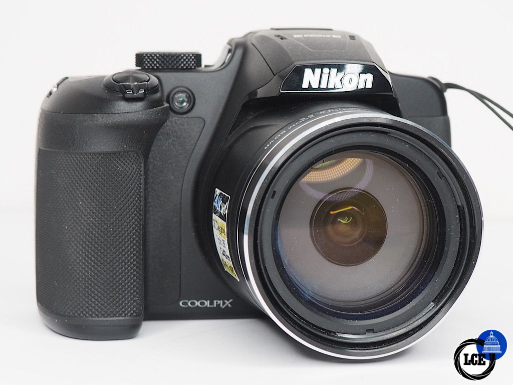 Nikon Coolpix B700