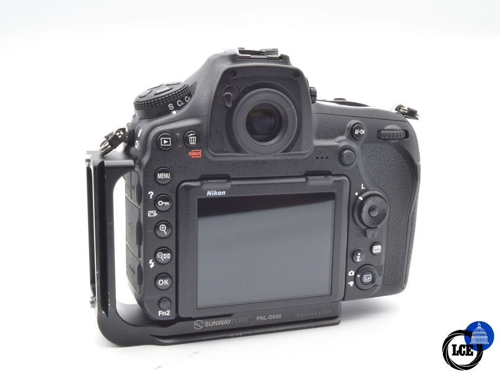 Nikon D850 Body + Sunway Foto L-Bracket (25270 Shutter Actuations)