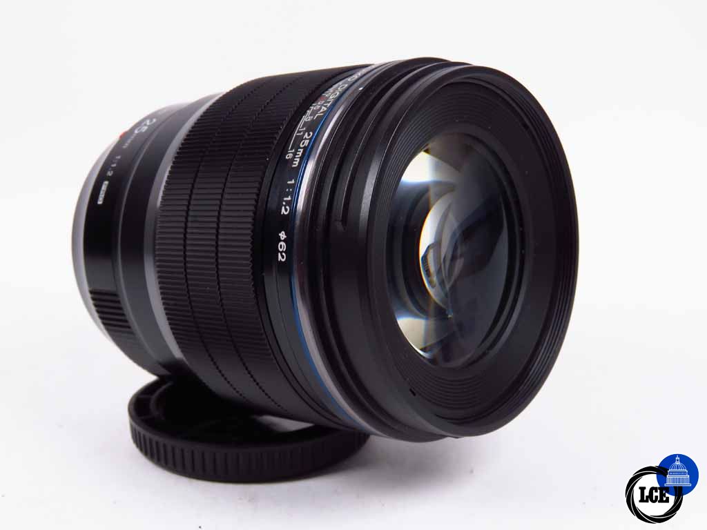Olympus 25mm f1.2 Pro