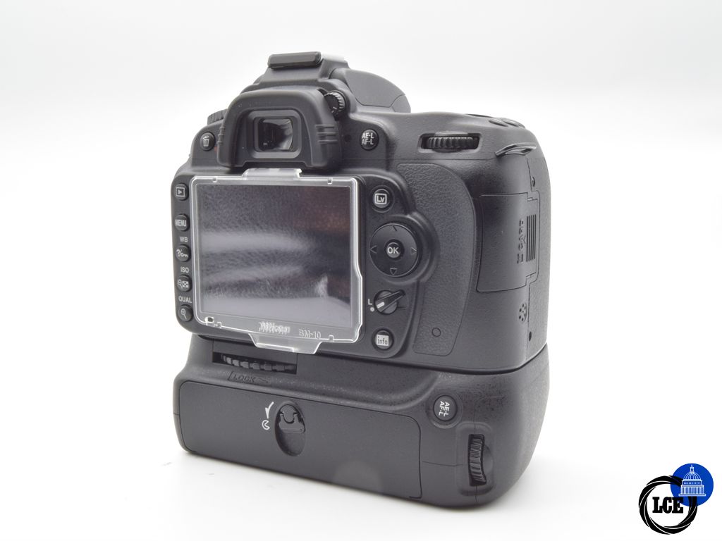 Nikon D90 Body + Generic Battery Grip 
