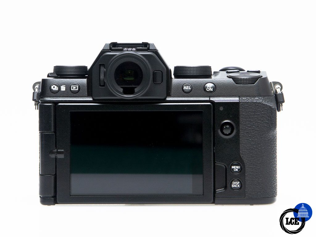 FujiFilm X-S10 + 18-55mm f/2.8-4 R LM OIS