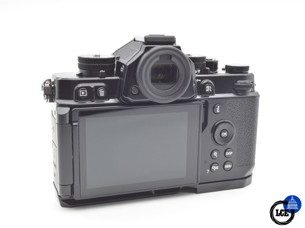 Nikon Zf Body + SmallRig Grip (2271 Shutter Actuations)