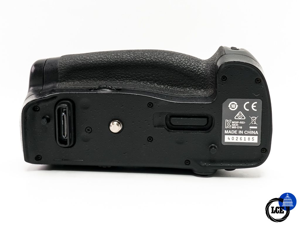 Nikon MB-D18 Grip