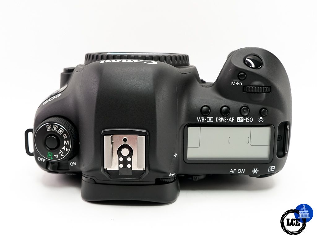 Canon EOS 5D Mark IV Body * VERY LOW SHUTTER COUNT OF ONLY 350 *