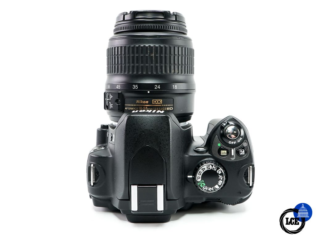 Nikon D40 + AF-S 18-55mm II ED