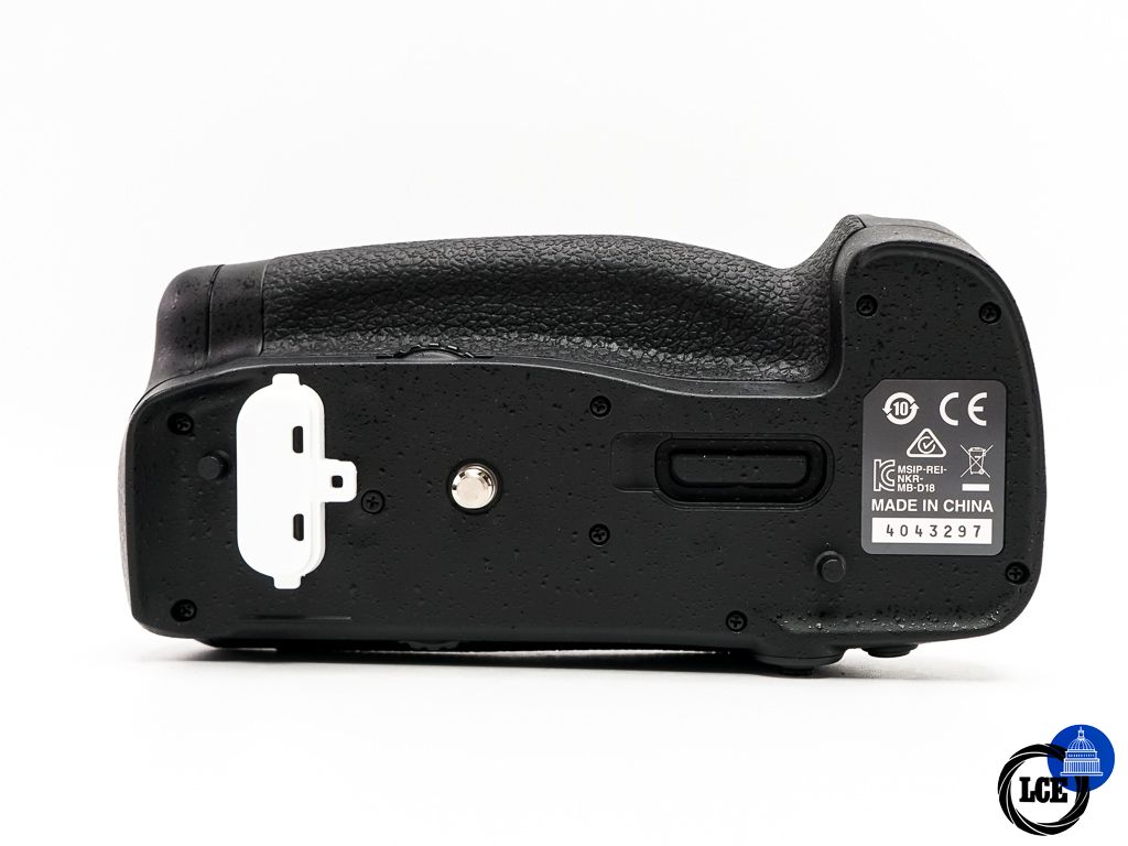 Nikon MB-D18 Grip