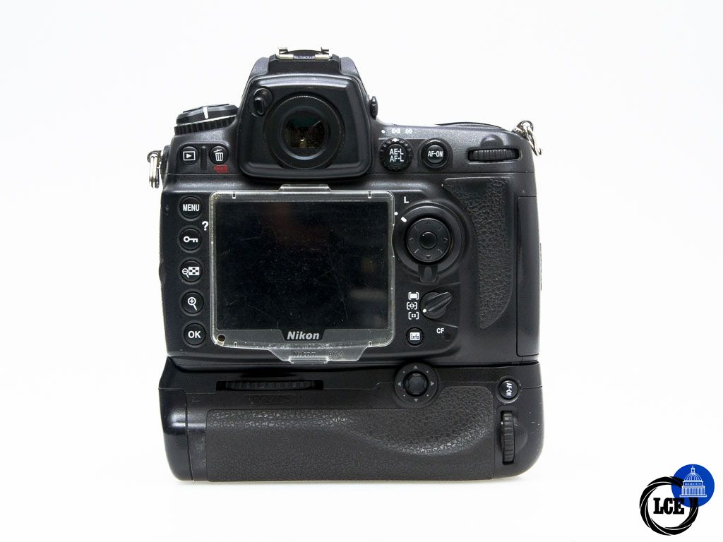 Nikon D700 Body + MB-D10 Grip