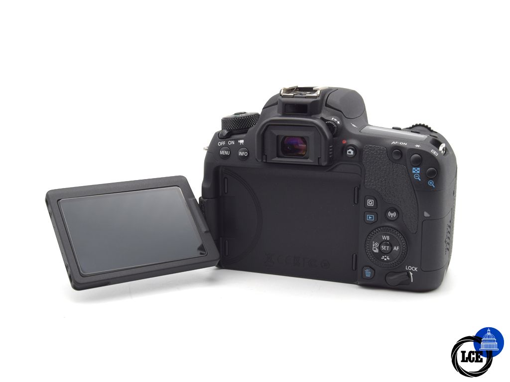 Canon EOS 700D + EF-S 18-55mm (2407 Actuations)