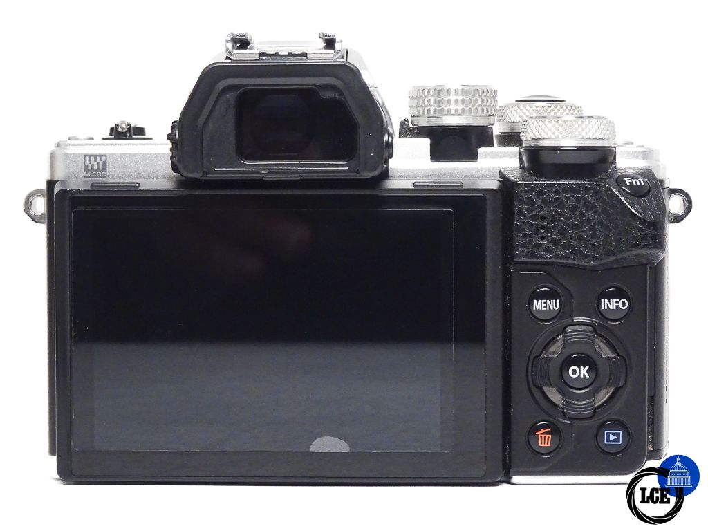 Olympus E-M10 II silver
