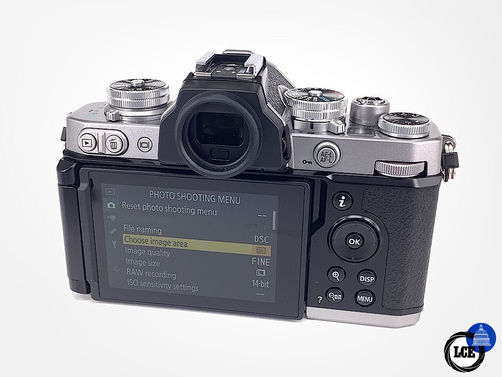 Nikon Z fc + 16-50mm F3.5-6.3 VR *shutter sub 200*