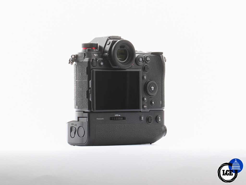 Panasonic Lumix S1 Body [5.9K] + Grip [4*] | 10115087