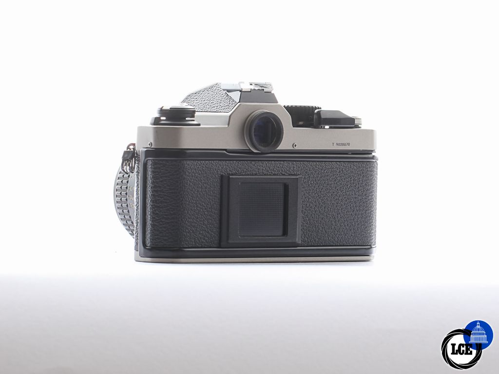 Nikon FM2/T + 50mm f/1.8 [4*] | 10115181