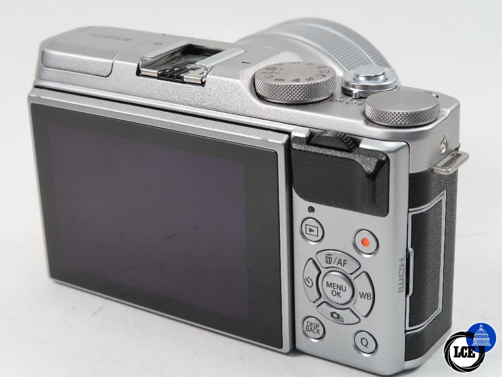 FujiFilm X-A5 15-45mm f3.5-5.6 OIS PZ