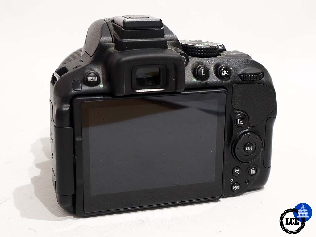 Nikon D5300 + AF-S 18-55mm VR II