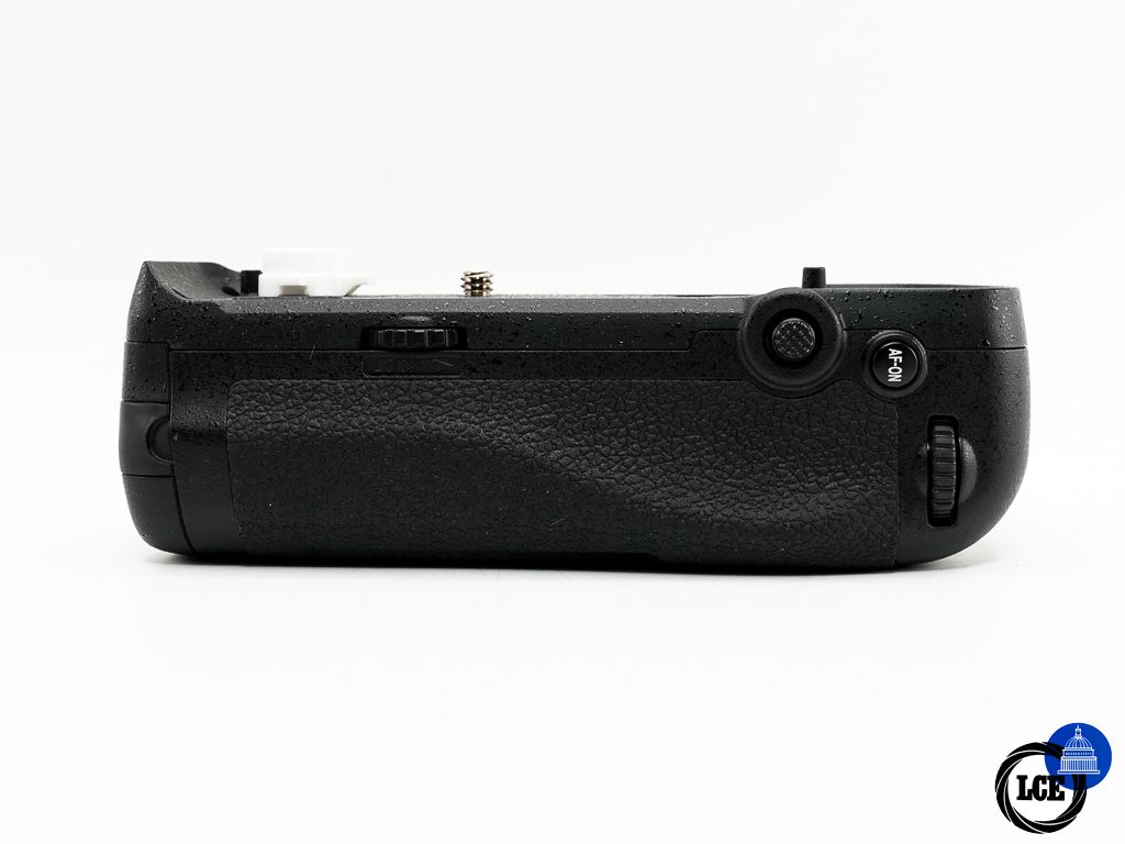Nikon MB-D18 Battery Grip * LIKE NEW *